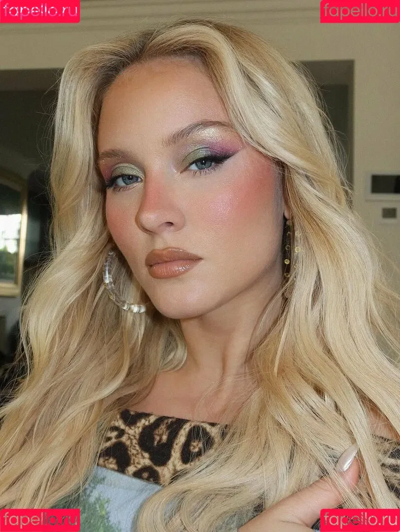 Zara Larsson / zaralarsson Onlyfans Photo Gallery 