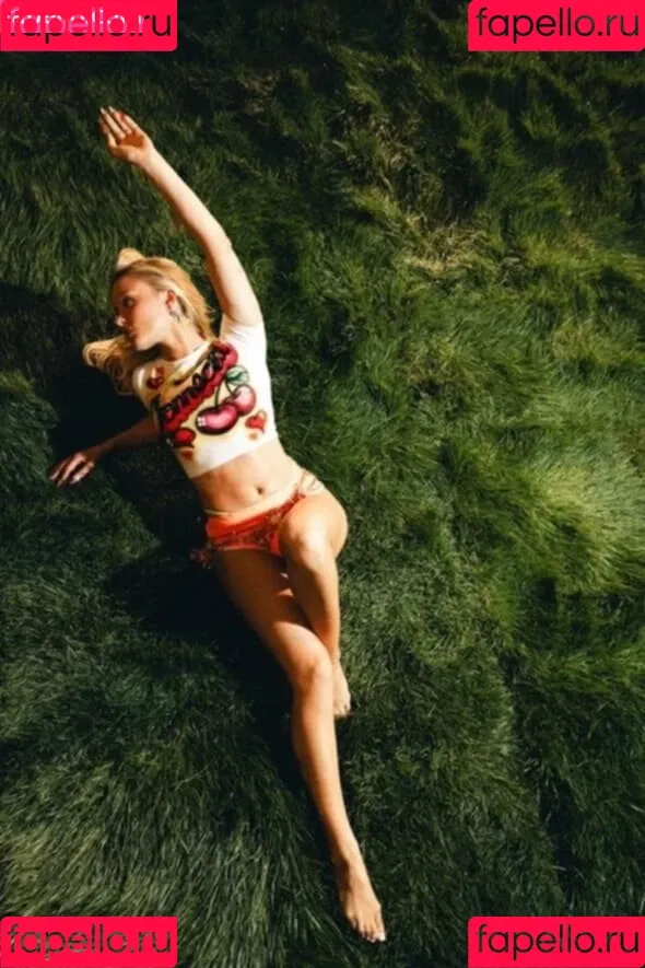 Zara Larsson / zaralarsson Onlyfans Photo Gallery 