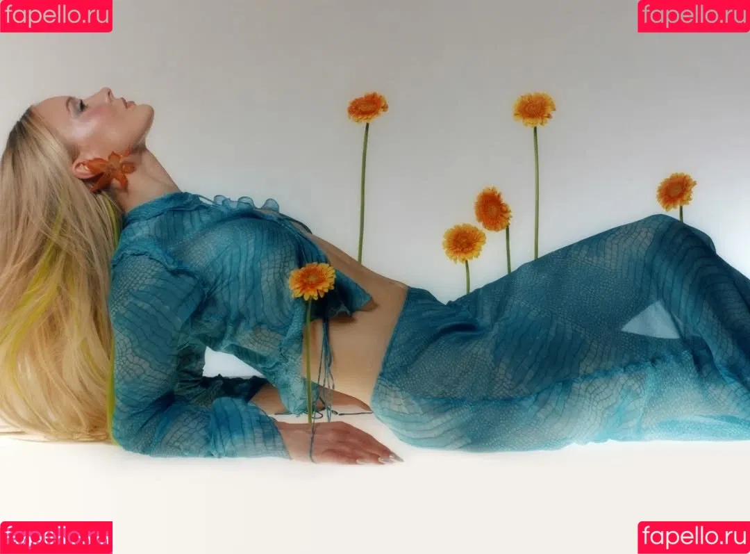 Zara Larsson / zaralarsson Onlyfans Photo Gallery 