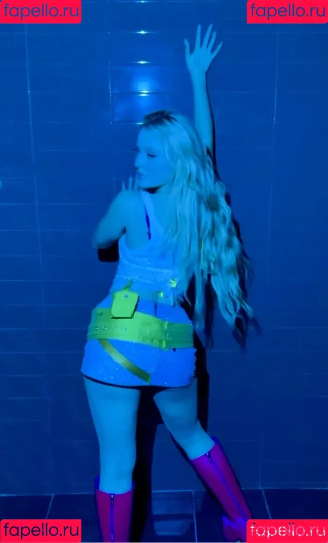 Zara Larsson / zaralarsson Onlyfans Photo Gallery 