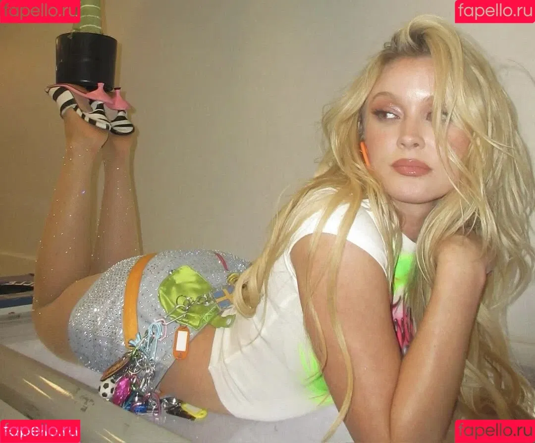 Zara Larsson / zaralarsson Onlyfans Photo Gallery 