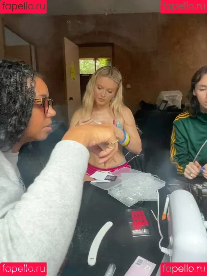 Zara Larsson / zaralarsson Onlyfans Photo Gallery 