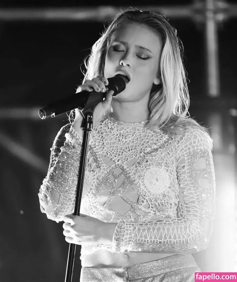 Zara Larsson / zaralarsson Onlyfans Photo Gallery 