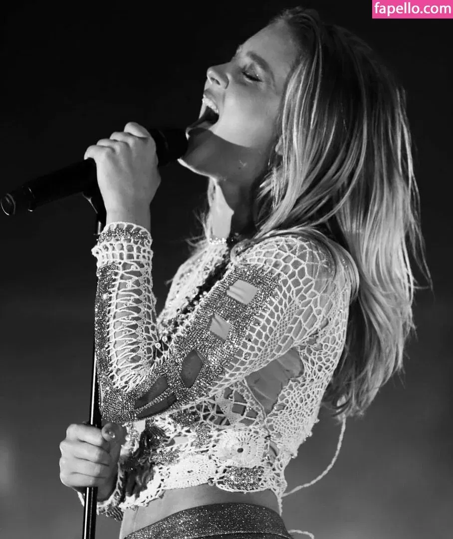 Zara Larsson / zaralarsson Onlyfans Photo Gallery 