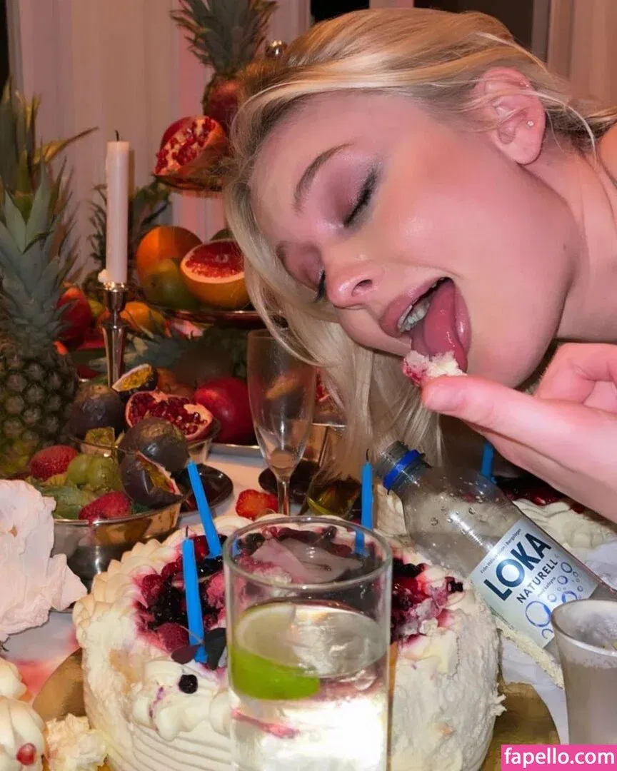 Zara Larsson / zaralarsson Onlyfans Photo Gallery 