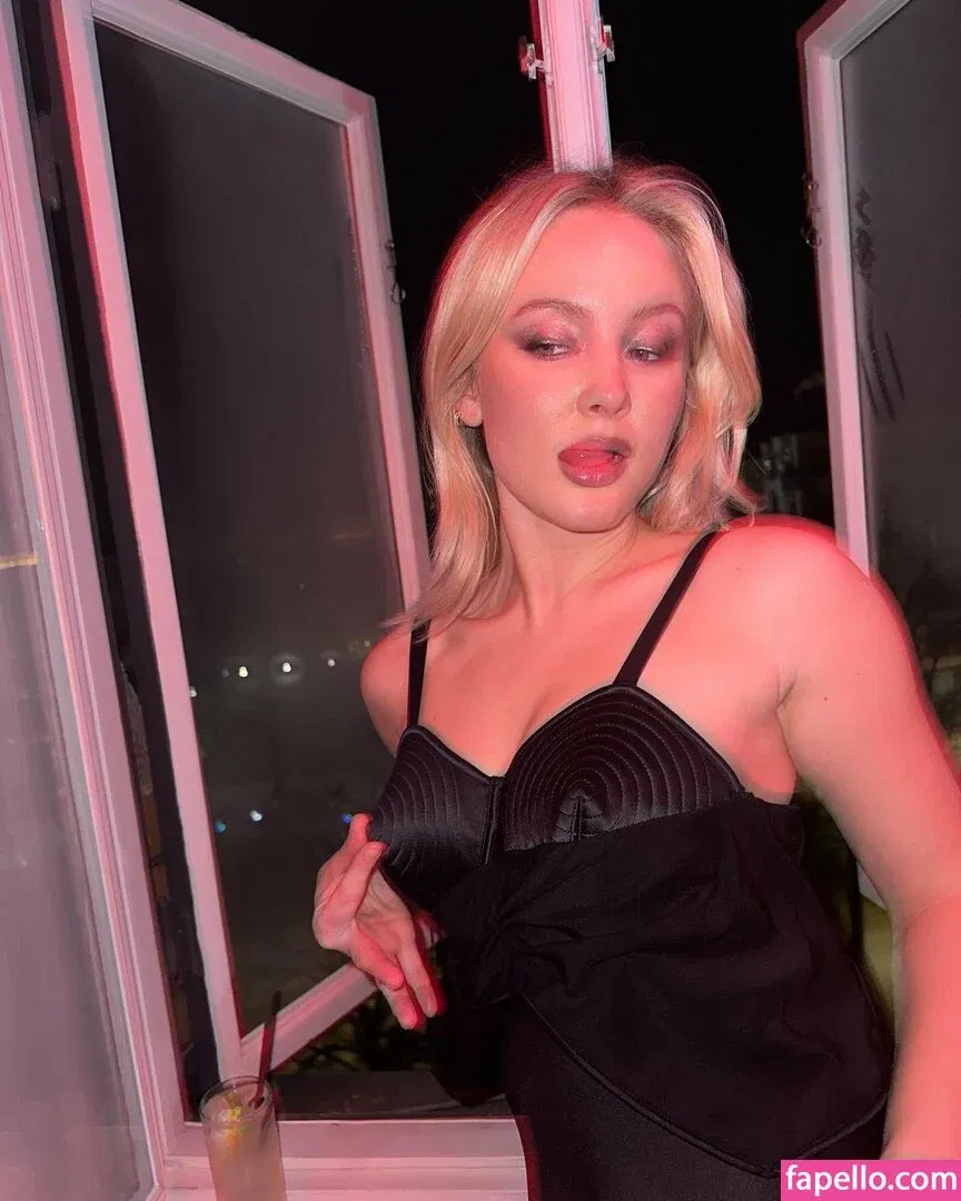 Zara Larsson / zaralarsson Onlyfans Photo Gallery 