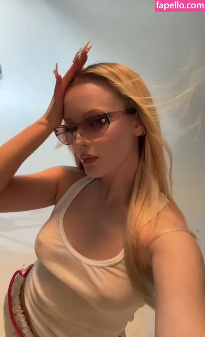 Zara Larsson / zaralarsson Onlyfans Photo Gallery 