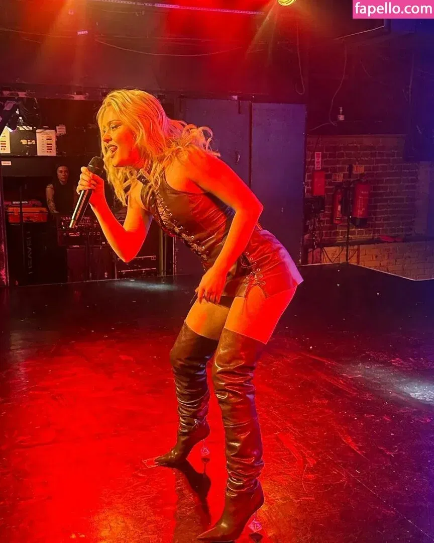 Zara Larsson / zaralarsson Onlyfans Photo Gallery 