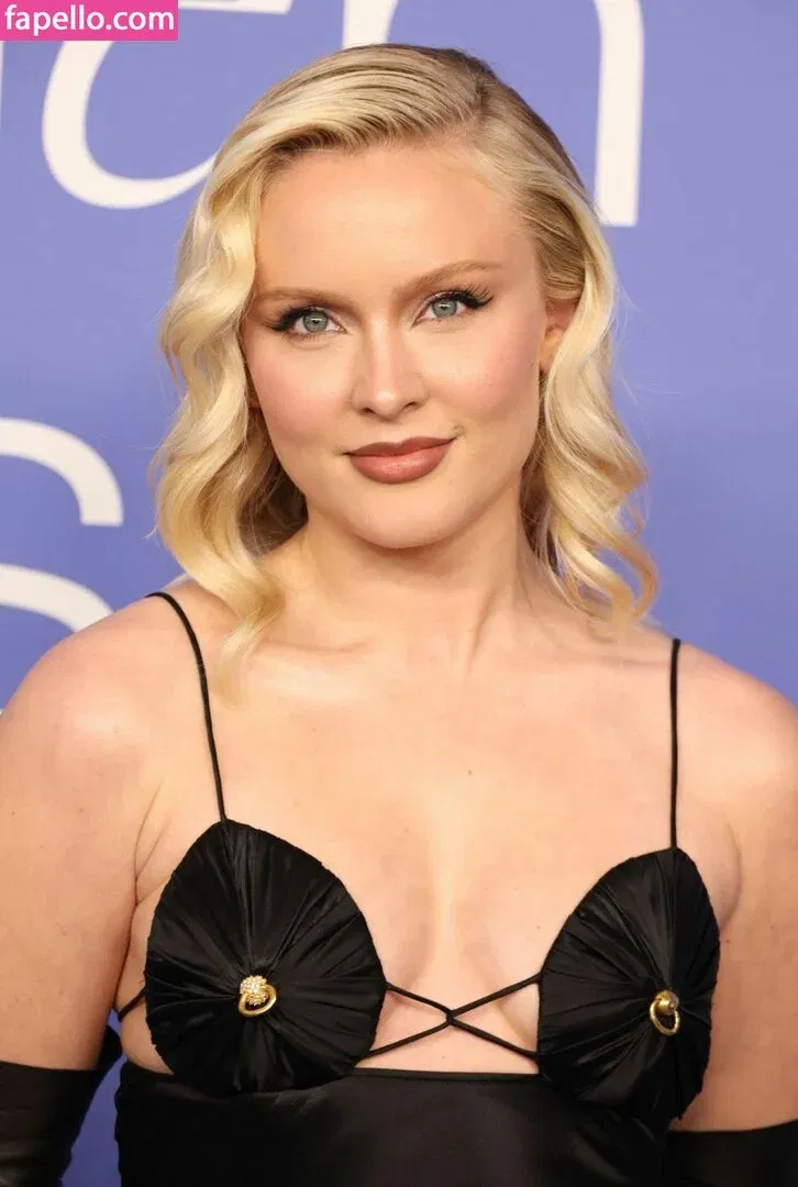 Zara Larsson / zaralarsson Onlyfans Photo Gallery 