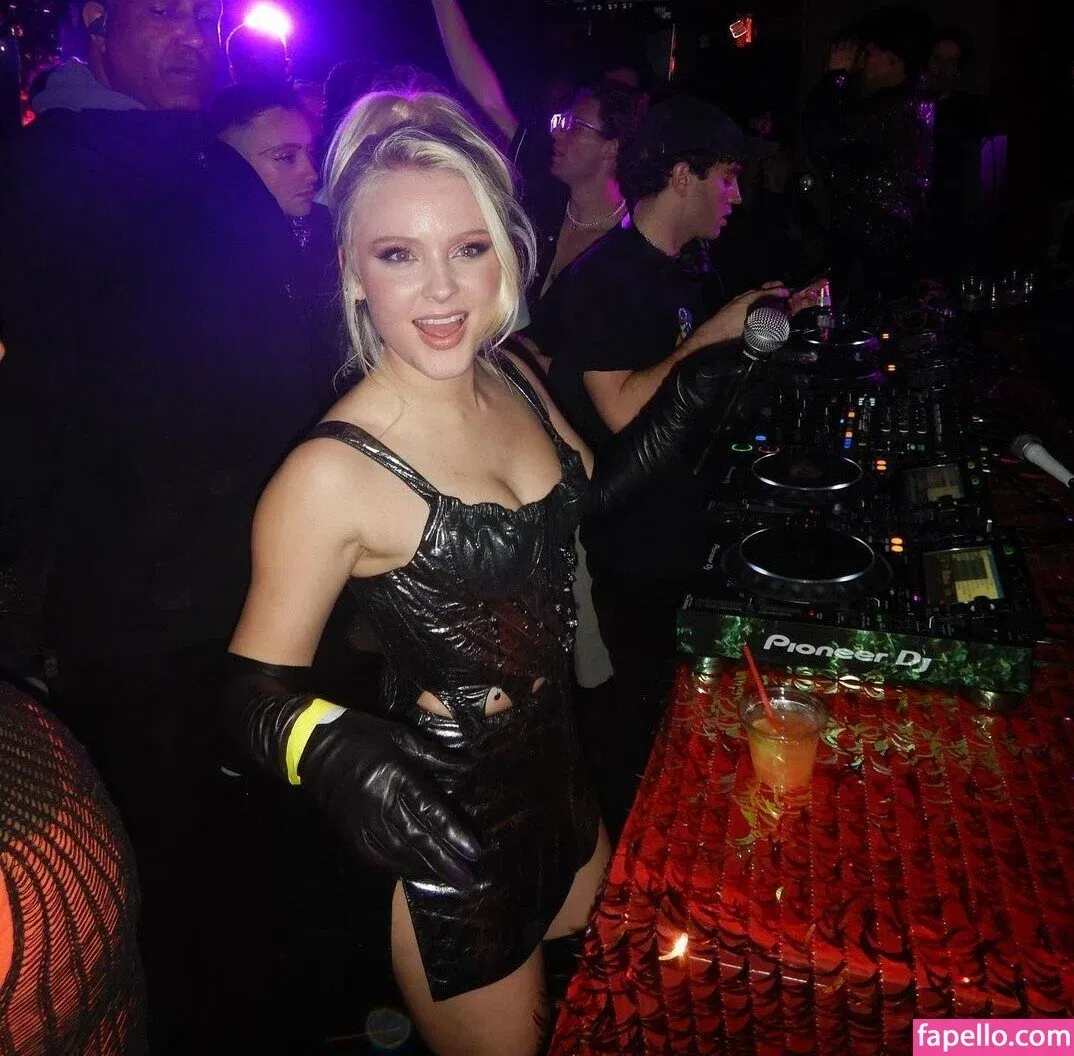 Zara Larsson / zaralarsson Onlyfans Photo Gallery 