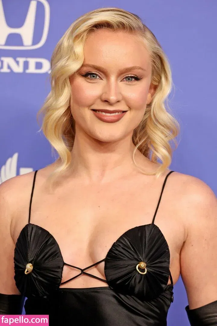 Zara Larsson / zaralarsson Onlyfans Photo Gallery 