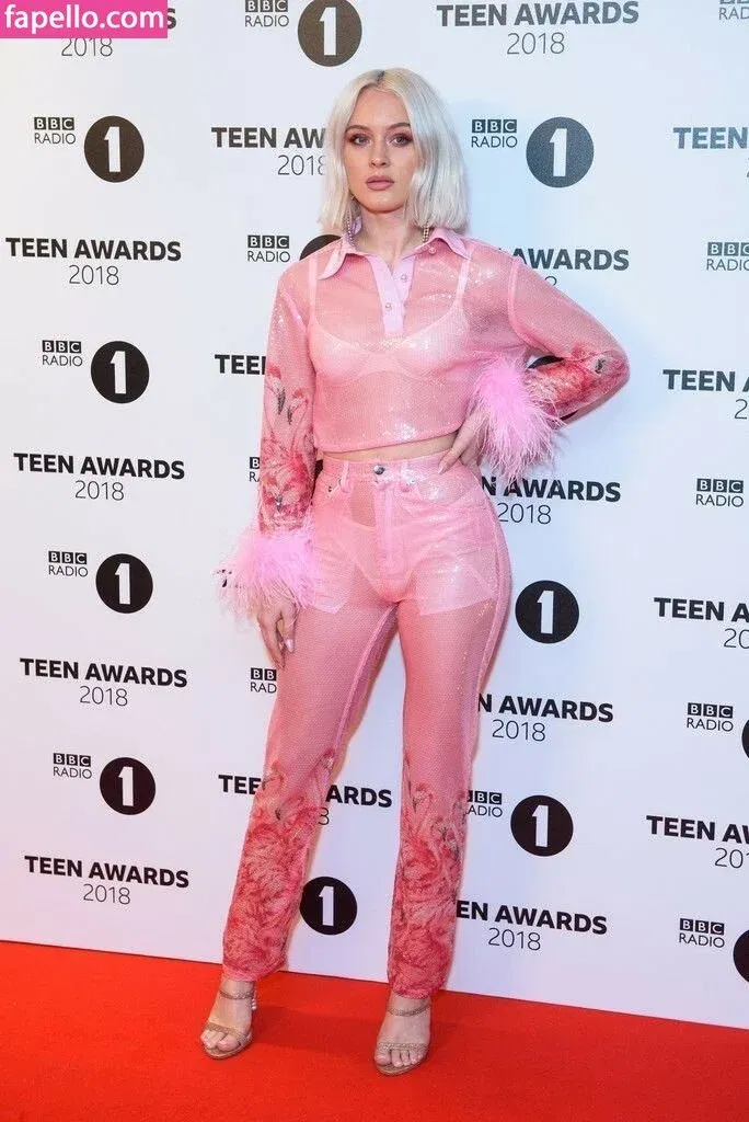 Zara Larsson / zaralarsson Onlyfans Photo Gallery 