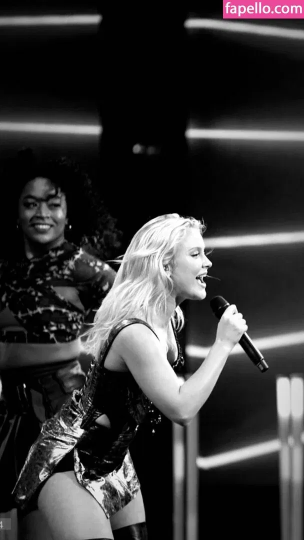 Zara Larsson / zaralarsson Onlyfans Photo Gallery 