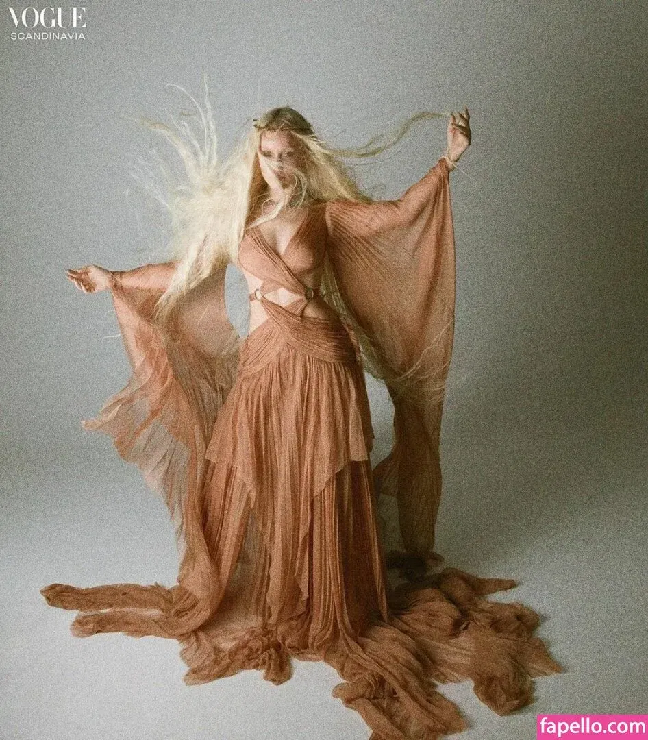 Zara Larsson / zaralarsson Onlyfans Photo Gallery 