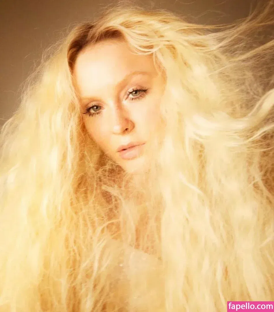 Zara Larsson / zaralarsson Onlyfans Photo Gallery 