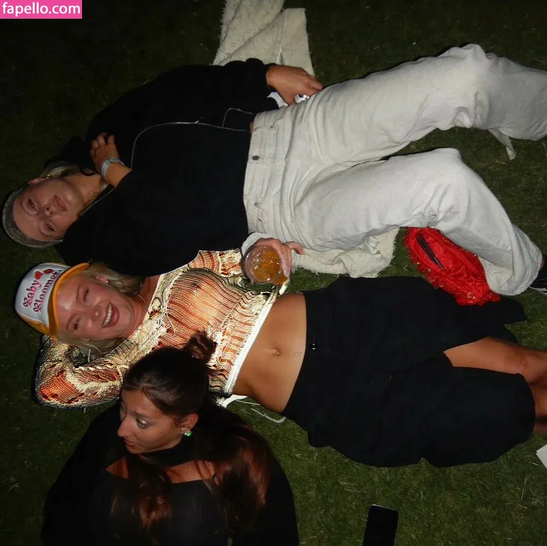 Zara Larsson / zaralarsson Onlyfans Photo Gallery 