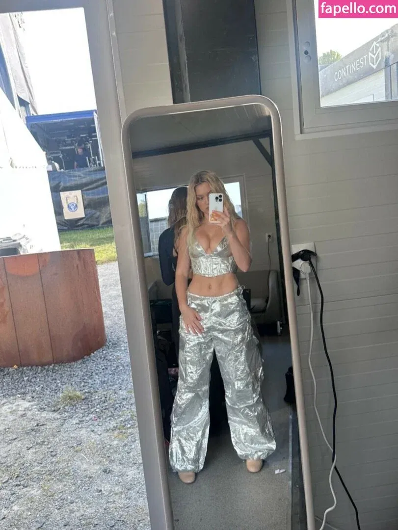 Zara Larsson / zaralarsson Onlyfans Photo Gallery 