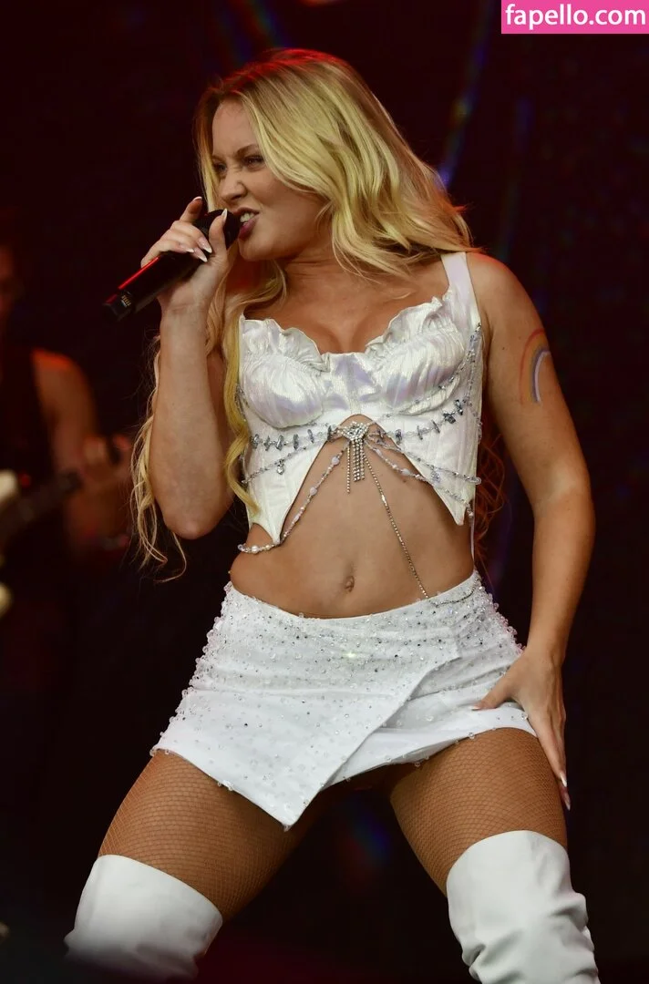 Zara Larsson / zaralarsson Onlyfans Photo Gallery 