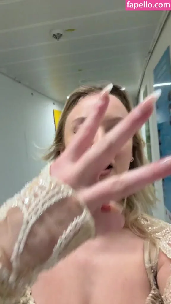 Zara Larsson / zaralarsson Onlyfans Photo Gallery 