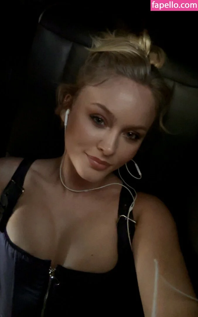 Zara Larsson / zaralarsson Onlyfans Photo Gallery 