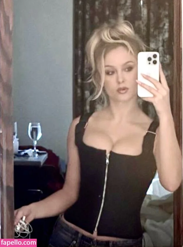 Zara Larsson / zaralarsson Onlyfans Photo Gallery 