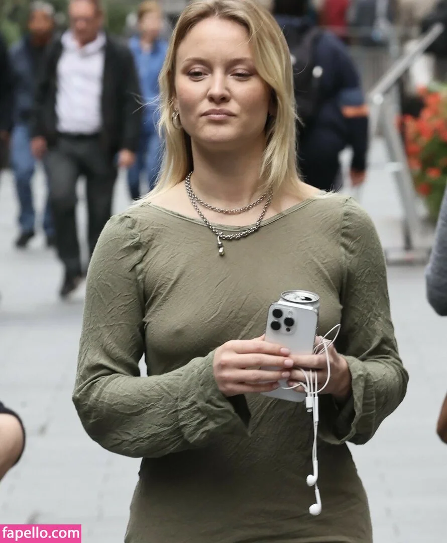 Zara Larsson / zaralarsson Onlyfans Photo Gallery 