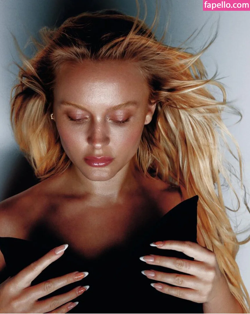 Zara Larsson / zaralarsson Onlyfans Photo Gallery 