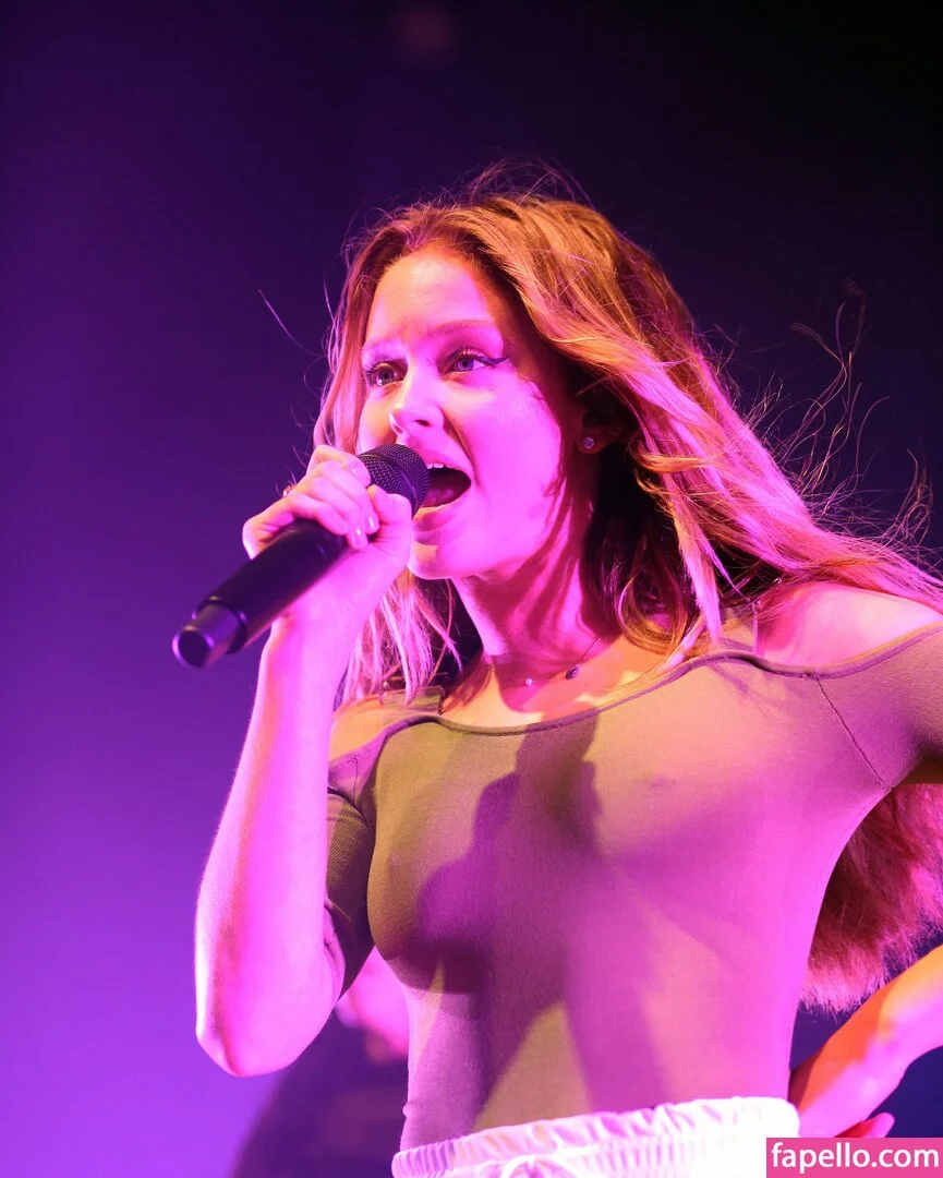 Zara Larsson / zaralarsson Onlyfans Photo Gallery 