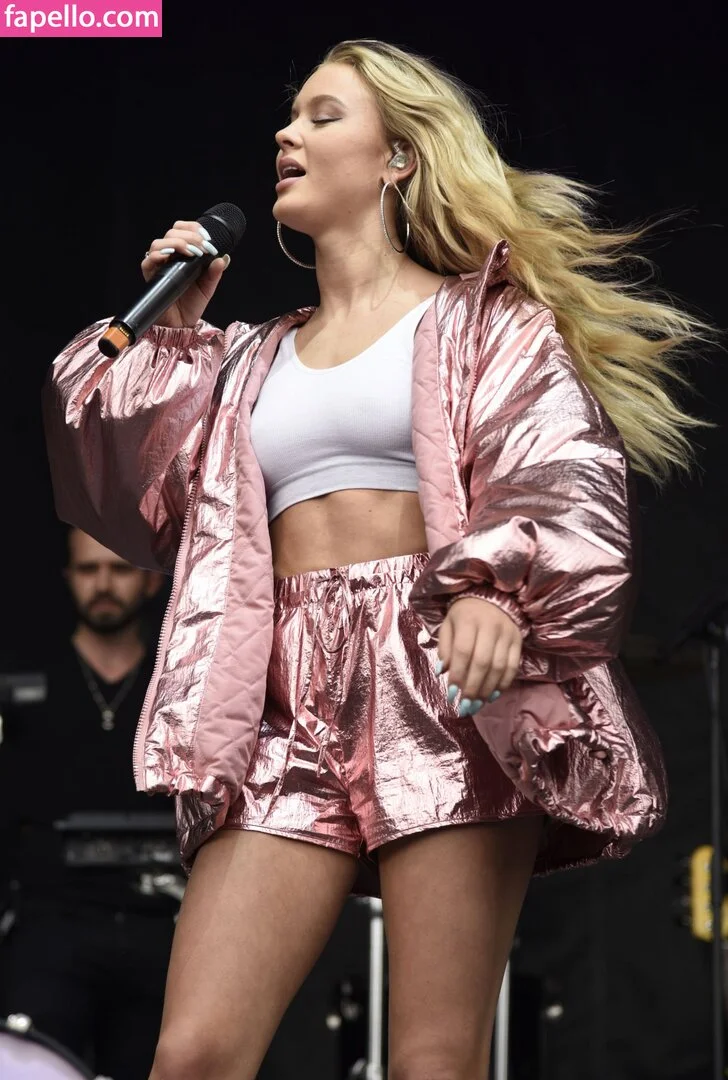 Zara Larsson / zaralarsson Onlyfans Photo Gallery 