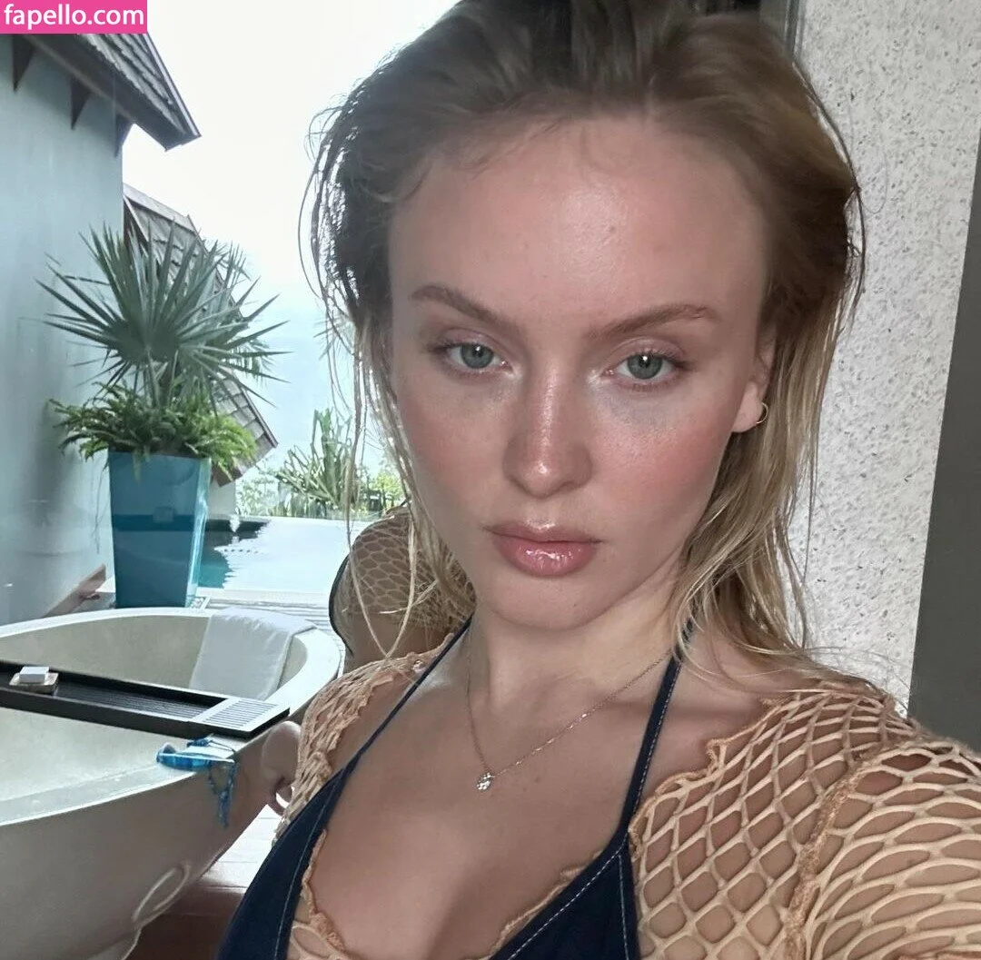Zara Larsson / zaralarsson Onlyfans Photo Gallery 