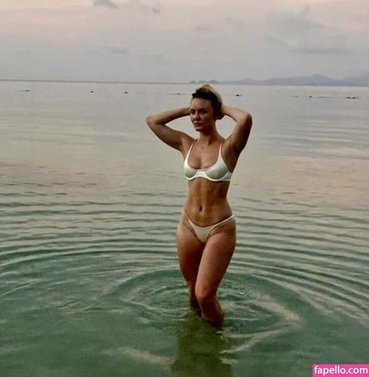 Zara Larsson / zaralarsson Onlyfans Photo Gallery 