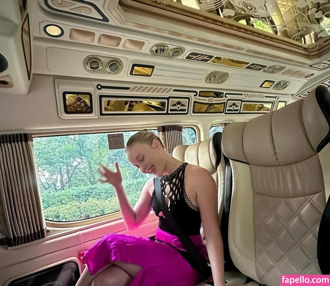 Zara Larsson / zaralarsson Onlyfans Photo Gallery 