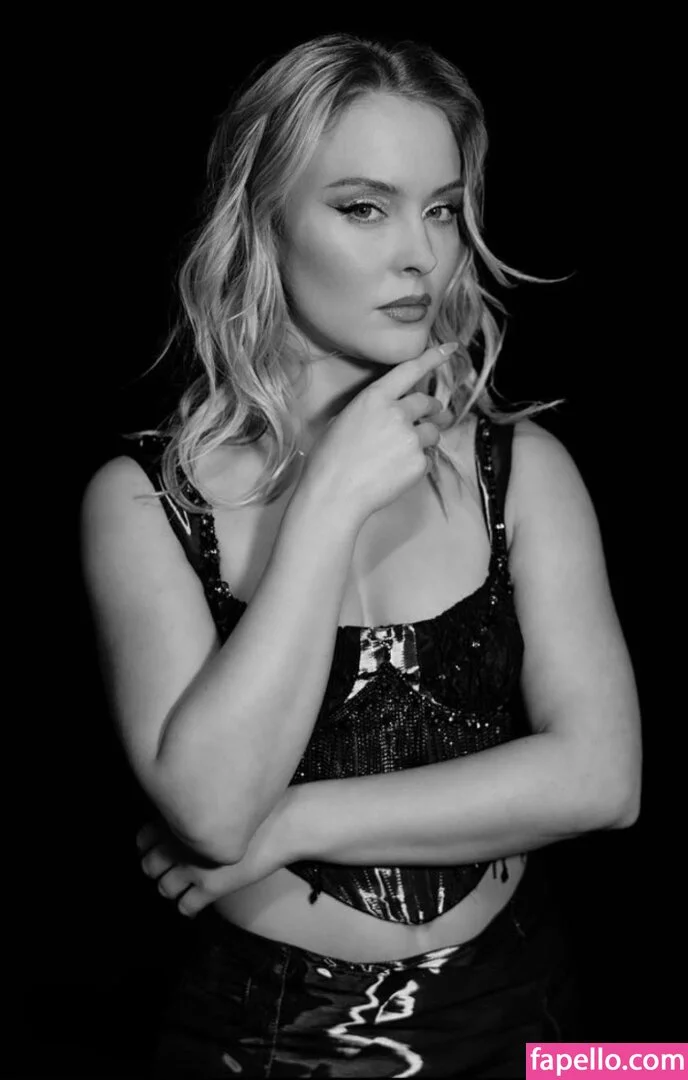 Zara Larsson / zaralarsson Onlyfans Photo Gallery 