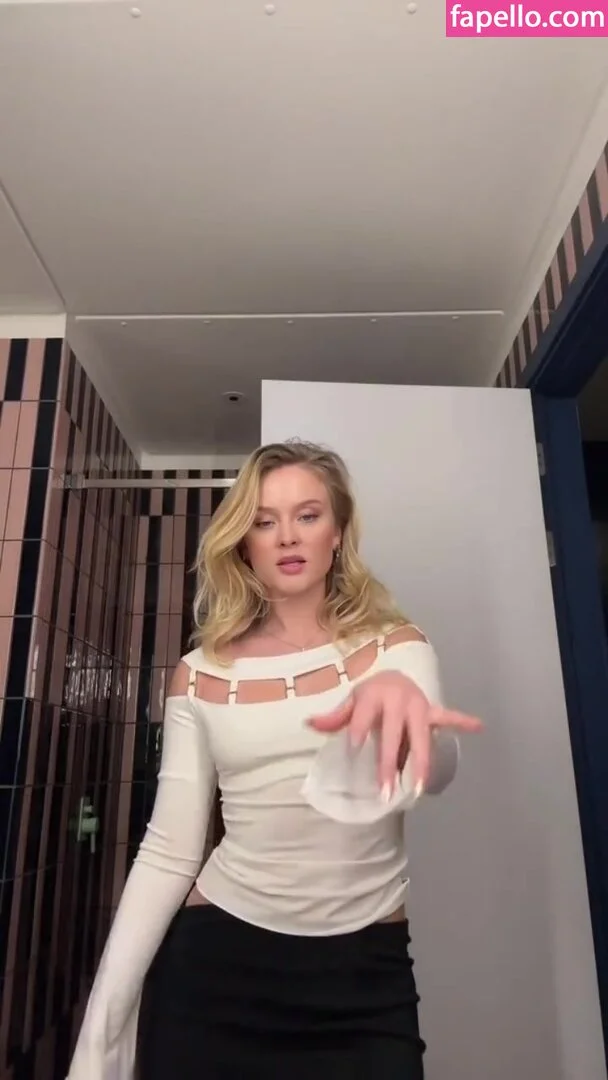 Zara Larsson / zaralarsson Onlyfans Photo Gallery 