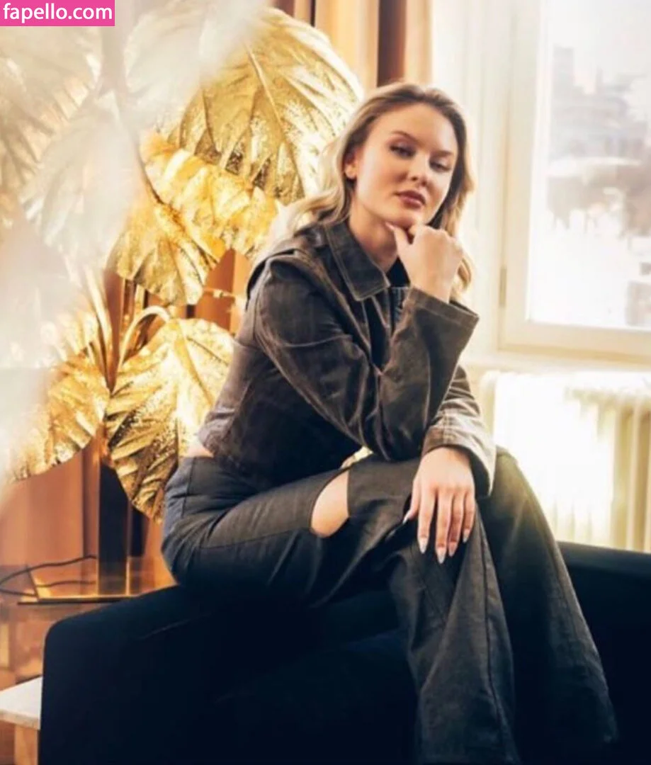 Zara Larsson / zaralarsson Onlyfans Photo Gallery 
