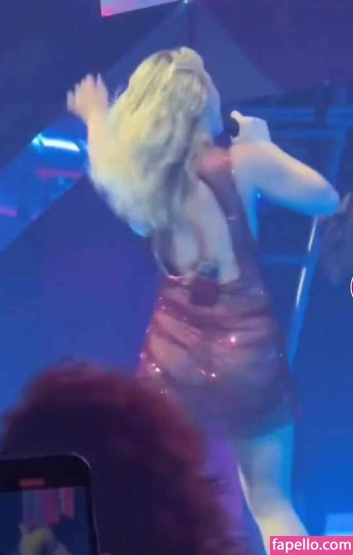 Zara Larsson / zaralarsson Onlyfans Photo Gallery 