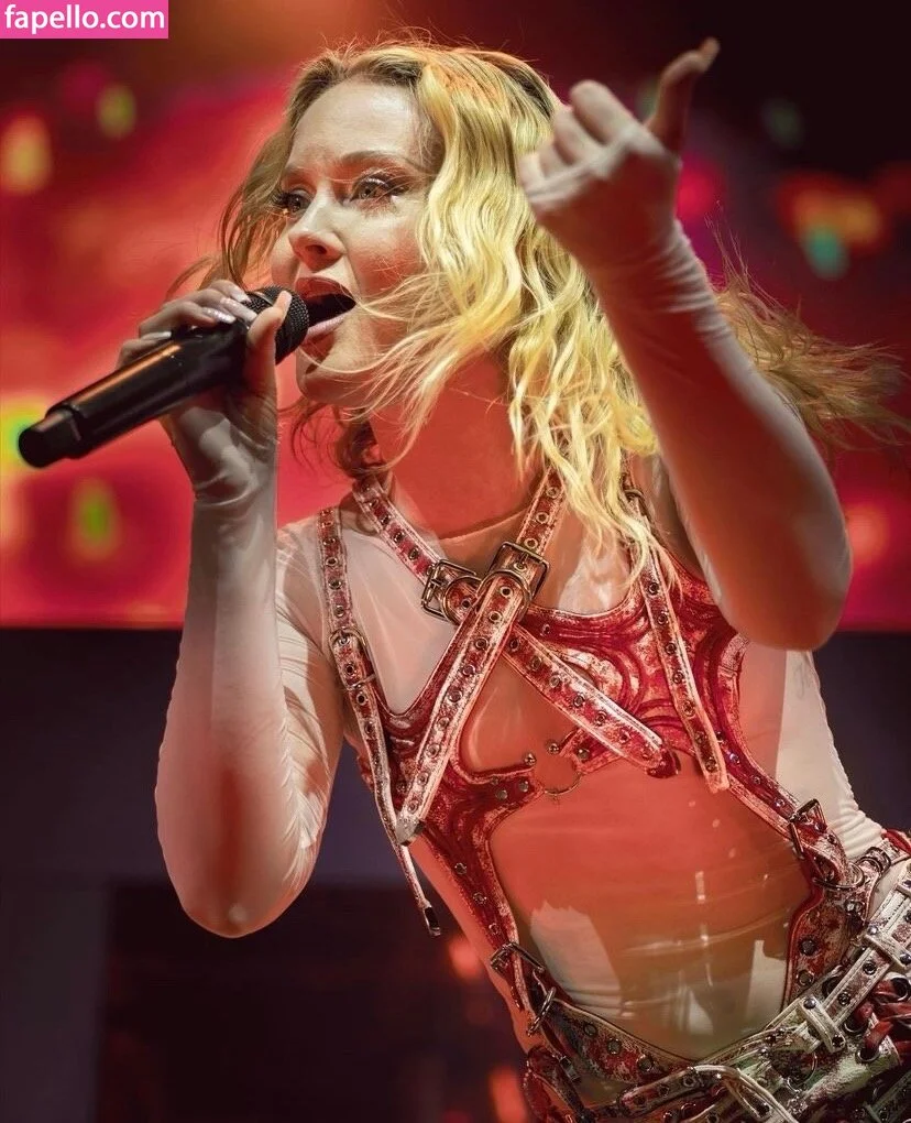 Zara Larsson / zaralarsson Onlyfans Photo Gallery 