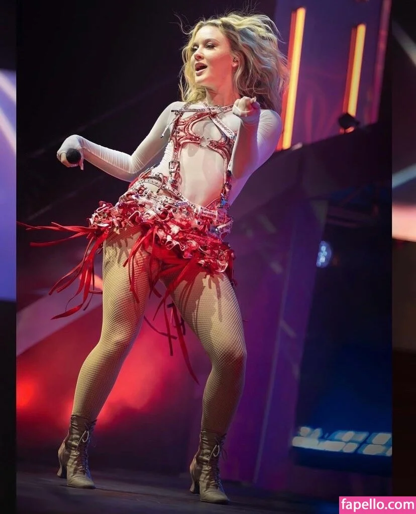 Zara Larsson / zaralarsson Onlyfans Photo Gallery 