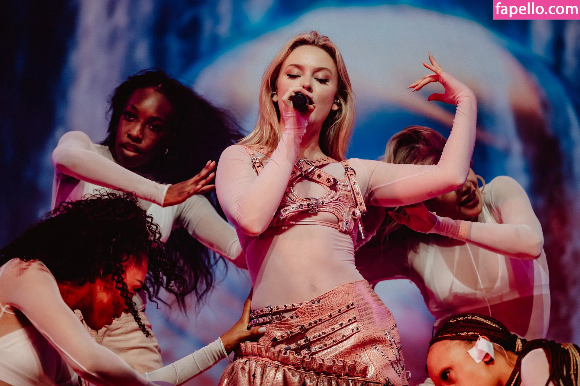 Zara Larsson / zaralarsson Onlyfans Photo Gallery 