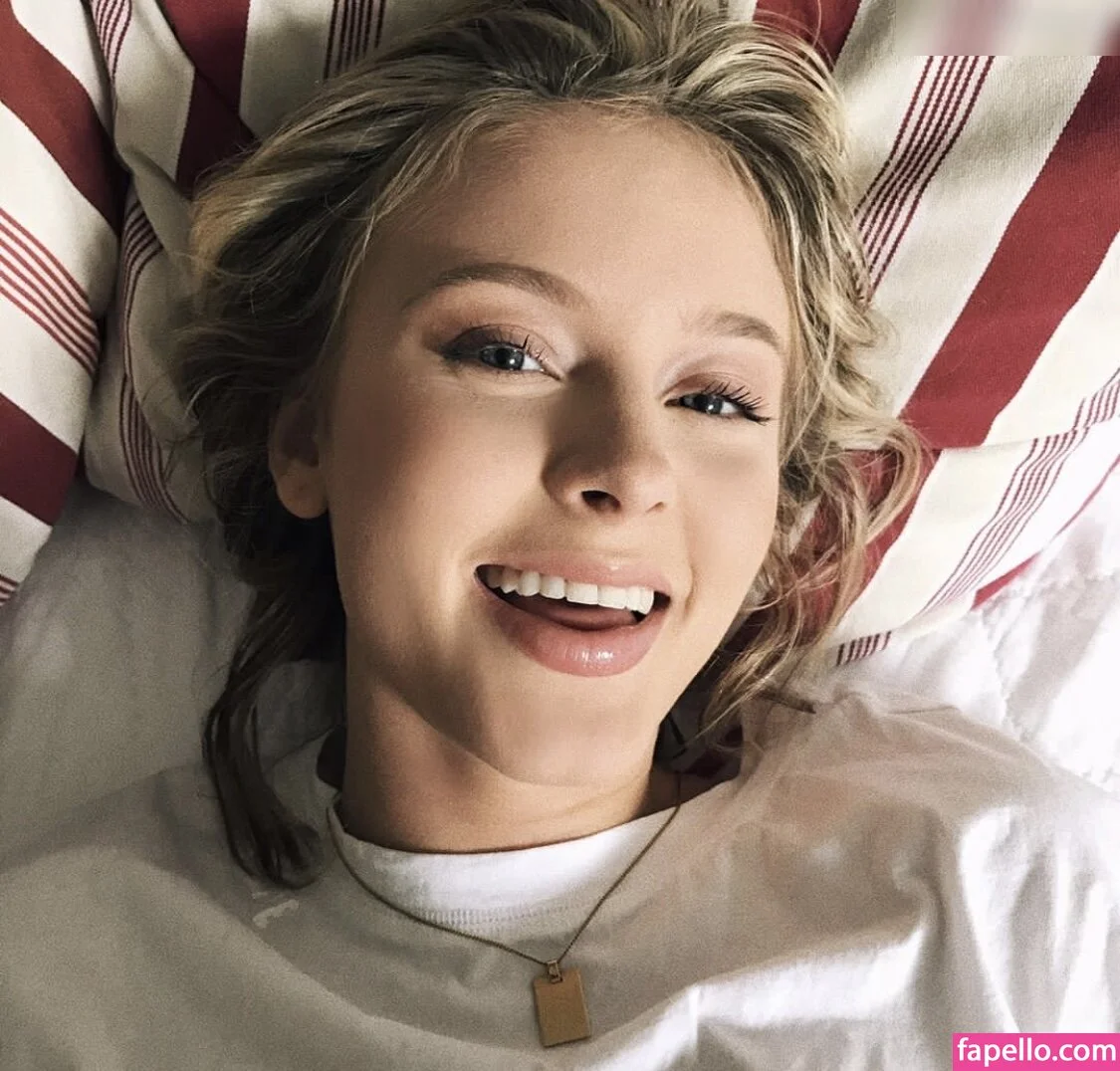 Zara Larsson / zaralarsson Onlyfans Photo Gallery 
