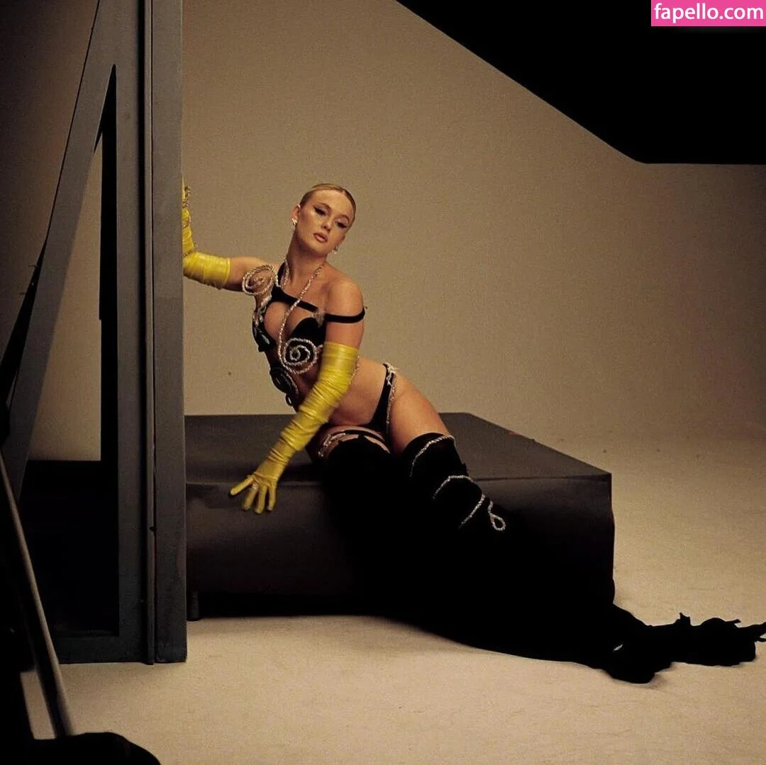Zara Larsson / zaralarsson Onlyfans Photo Gallery 