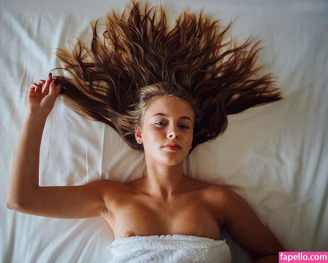 Zara Larsson / zaralarsson Onlyfans Photo Gallery 