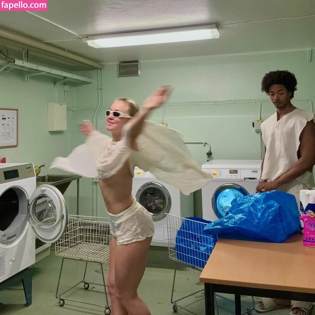 Zara Larsson / zaralarsson Onlyfans Photo Gallery 