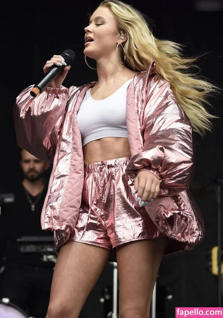 Zara Larsson / zaralarsson Onlyfans Photo Gallery 