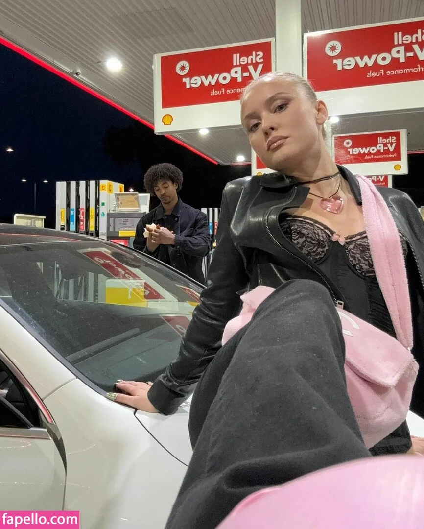 Zara Larsson / zaralarsson Onlyfans Photo Gallery 