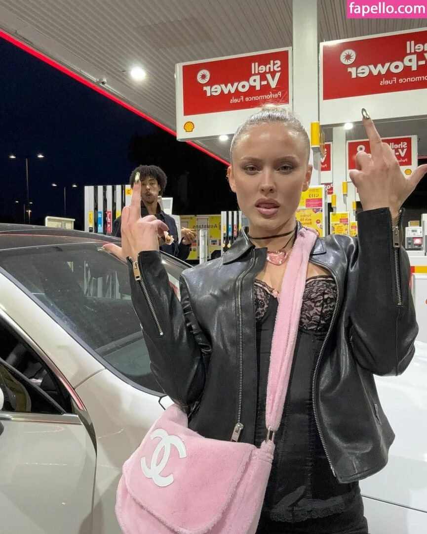 Zara Larsson / zaralarsson Onlyfans Photo Gallery 