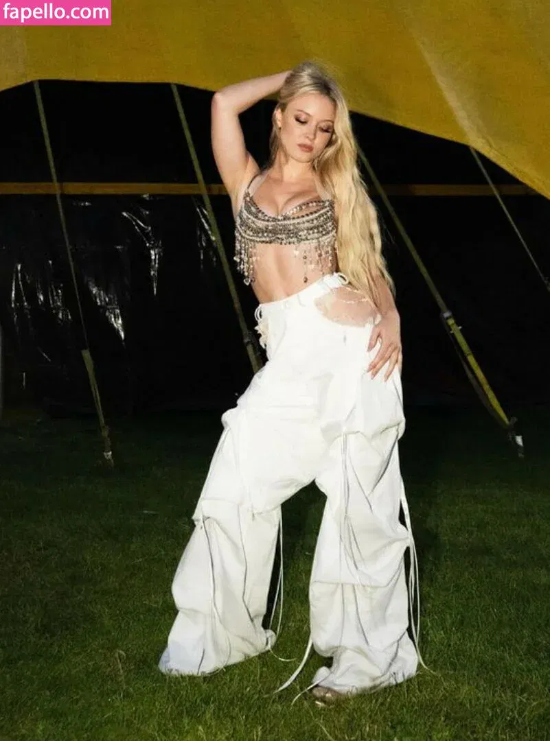 Zara Larsson / zaralarsson Onlyfans Photo Gallery 