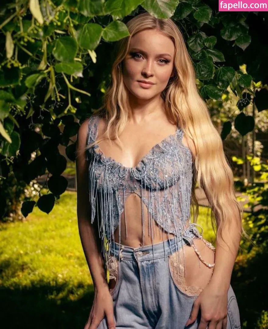 Zara Larsson / zaralarsson Onlyfans Photo Gallery 