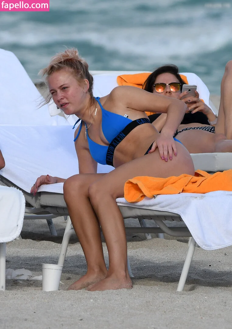 Zara Larsson / zaralarsson Onlyfans Photo Gallery 