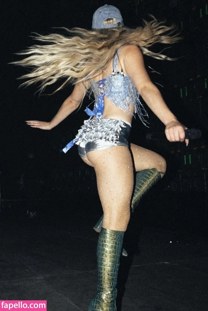 Zara Larsson / zaralarsson Onlyfans Photo Gallery 